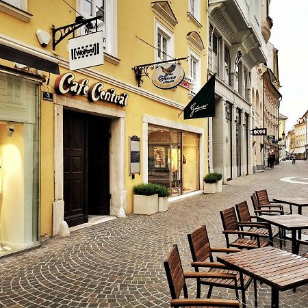 Ferienwohnung Himmelberg 80M2 In Der Altstadt Und Toll Fuer Familien كلاغنفورت المظهر الخارجي الصورة